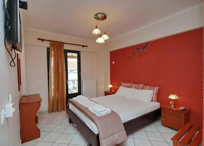 Efi's 3* Parálion Ástros
