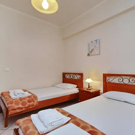 Efi's 3* Parálion Ástros